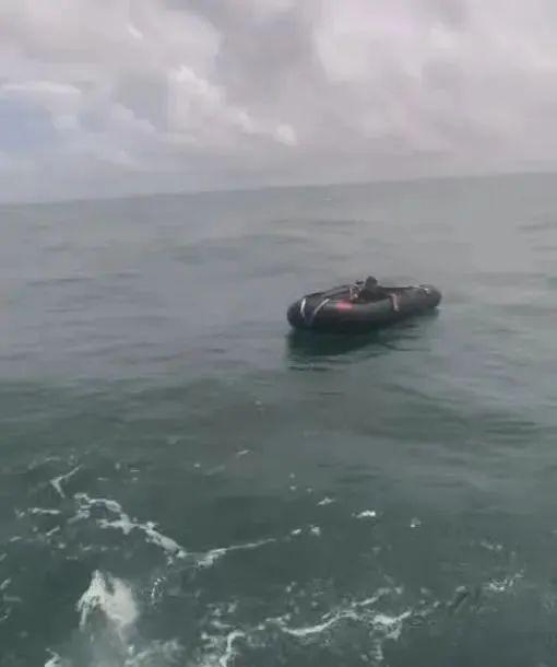 线上炒股配资之家 男子“海漂6天”被钓鱼佬救下，数日未进食瘦成皮包骨，医院回应：人已醒来，仍在ICU