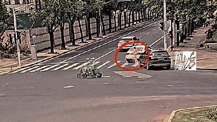 线上炒股配资之家 上海女子投资被骗近百万仍要转最后一笔，司机报警被骂多管闲事